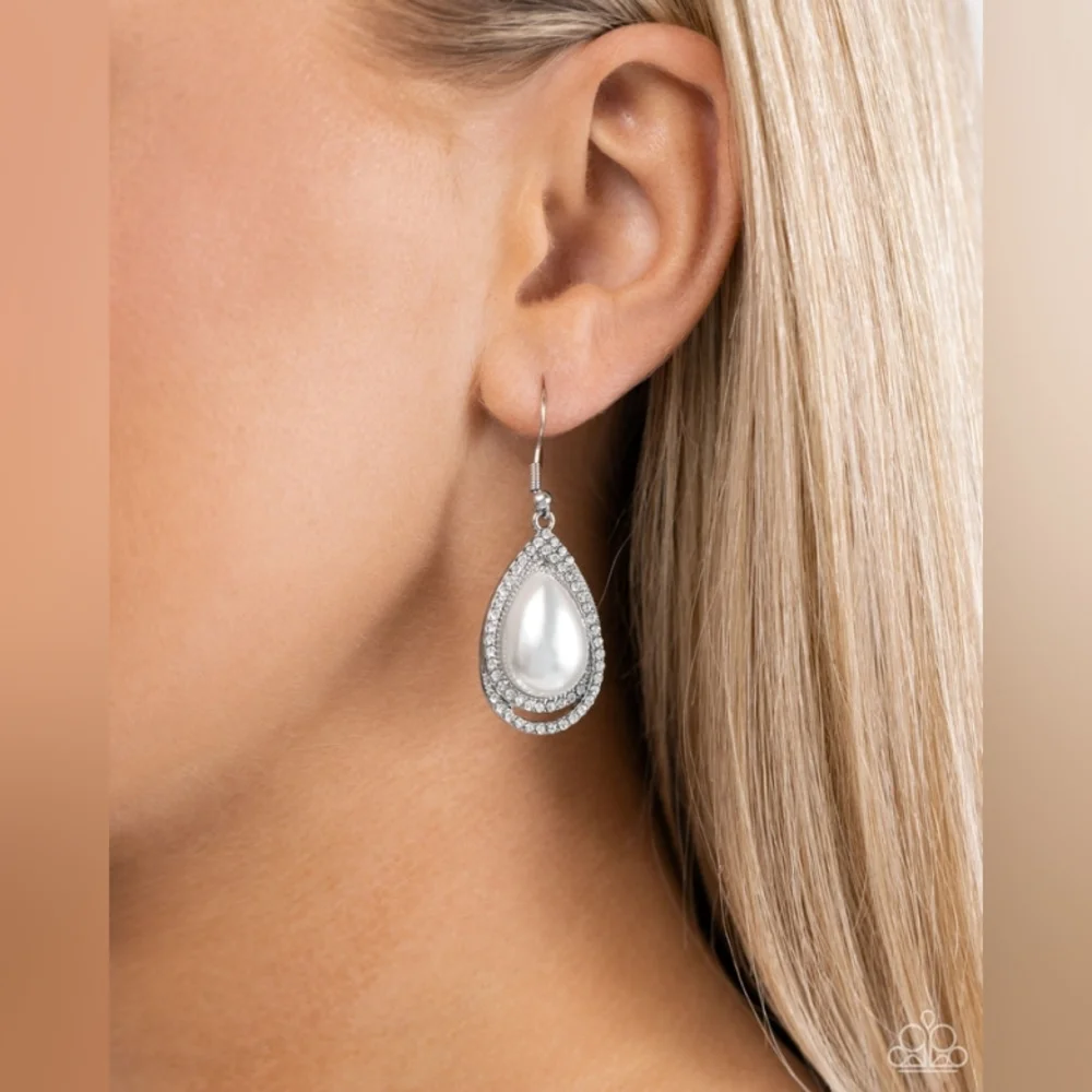 Effortless Elegance Earrings
